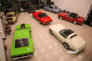 گالری هشت، بهشت موتور و خودروهای کلاسیک + تصاویر اختصاصی و فیلم 8 معروف