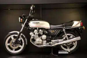 افتتاح گالری هشت، بهشت موتور و خودروهای کلاسیک + تصاویر اختصاصی و فیلم