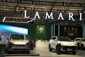 تصویری از لاماری ایما و لاماری ایمای برقی که توسط آرین موتور در نمایشگاه شیراز به نمایش در آمدند