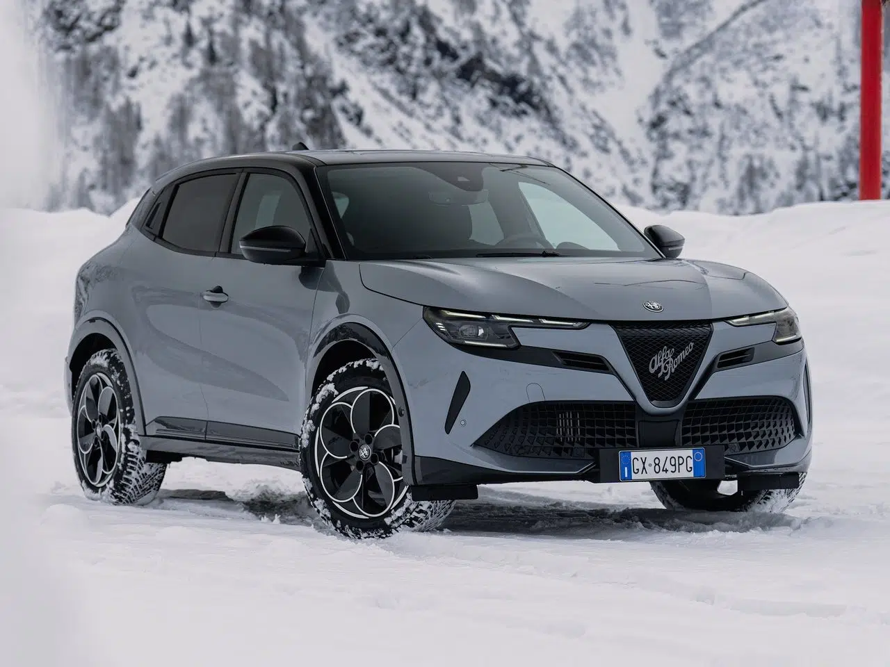 آلفارومئو جونیور ایبریدا Q4 : جدیدترین SUV هیبریدی