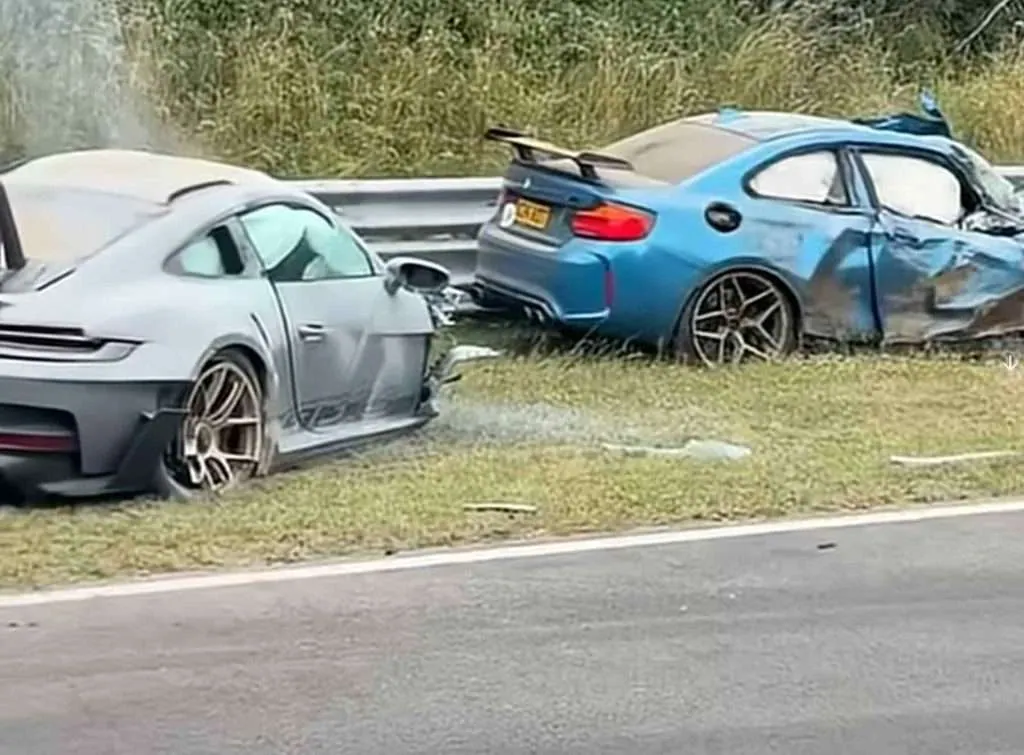 تصادف در پیست نوربرگرینگ، بی ام و M2 و پورشه GT3 RS 911 نابود شدند| هر دو راننده زنده ماندند