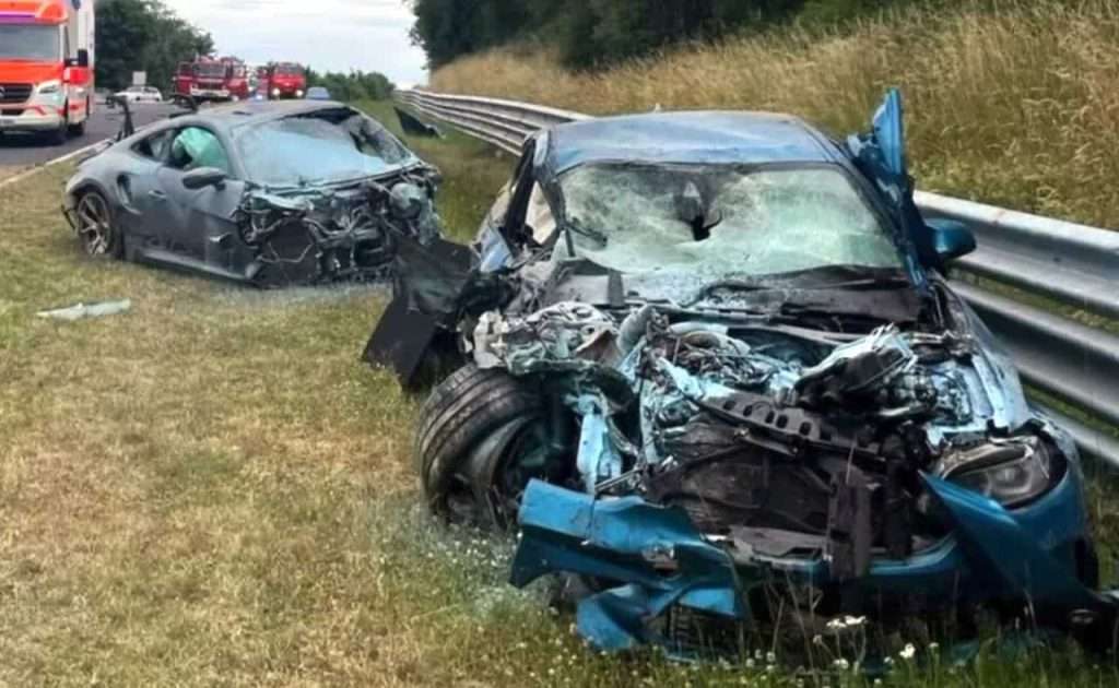 تصادف در پیست نوربرگرینگ، بی ام و M2 و پورشه GT3 RS 911 نابود شدند| هر دو راننده زنده ماندند