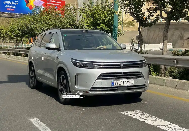 ایرس HM7 در خیابان‌ با پلاک گذرموقت، شاسی بلند لوکس EREV