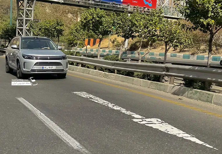 ایرس HM7 در خیابان با پلاک گذرموقت، شاسی بلند لوکس EREV