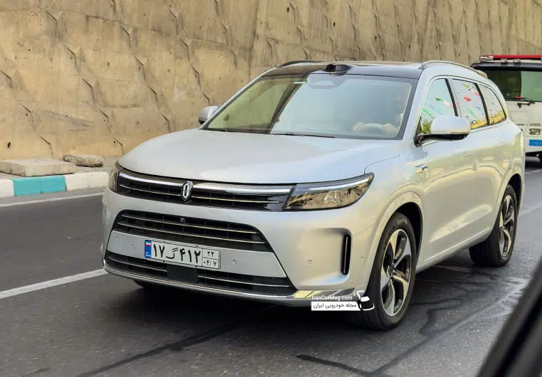 ایرس HM7 در خیابان با پلاک گذرموقت، شاسی بلند لوکس EREV