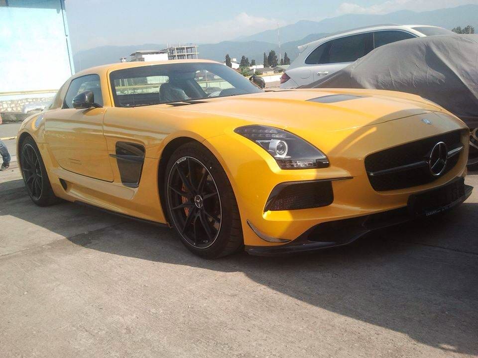 مرسدس بنز SLS AMG بلک سریز زرد 8 سیلندر؛ خاص‌ترین و گران‌ترین بنز پلاک ملی ایران + عکس