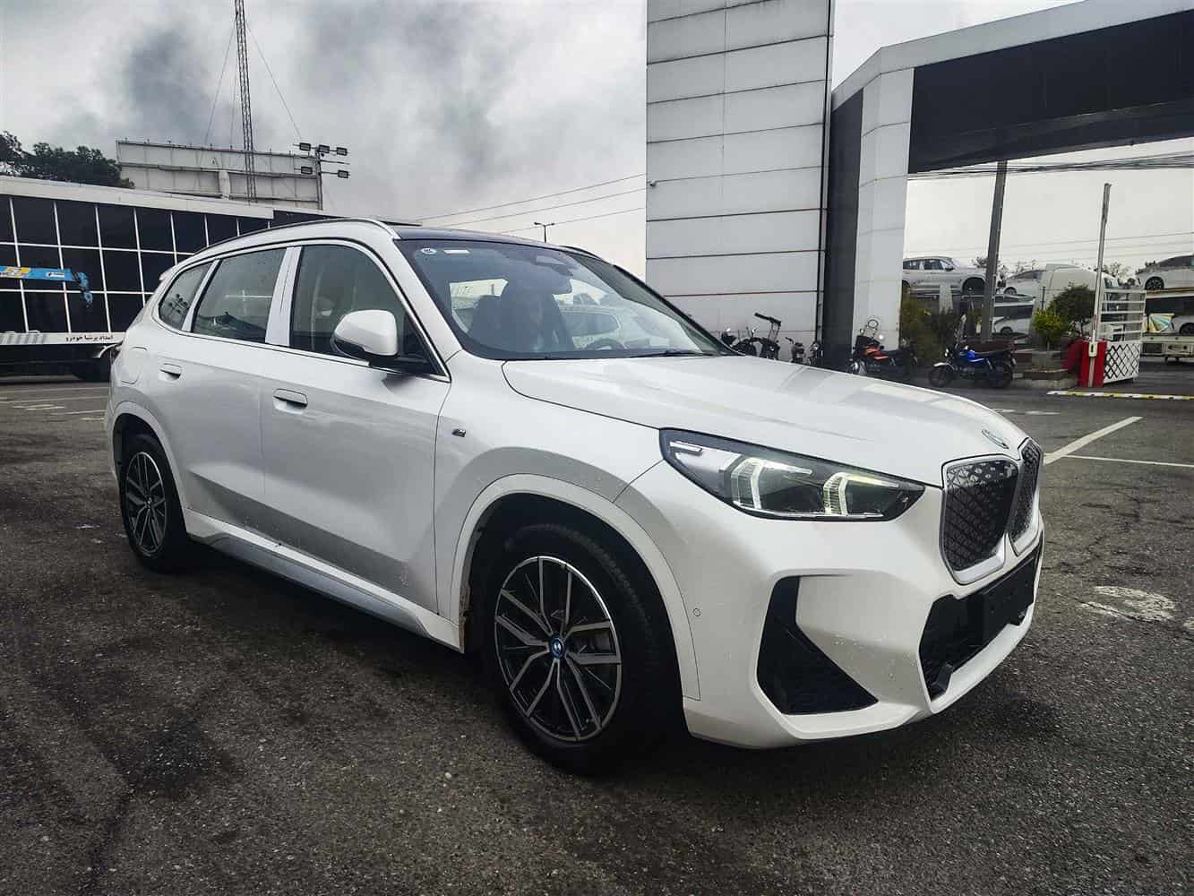 تحویل خودرو در پرشیا خودرو در 17 روز گذشته / جانبازان و مالکین بی ام و های برقی خودروهایشان را تحویل گرفتند