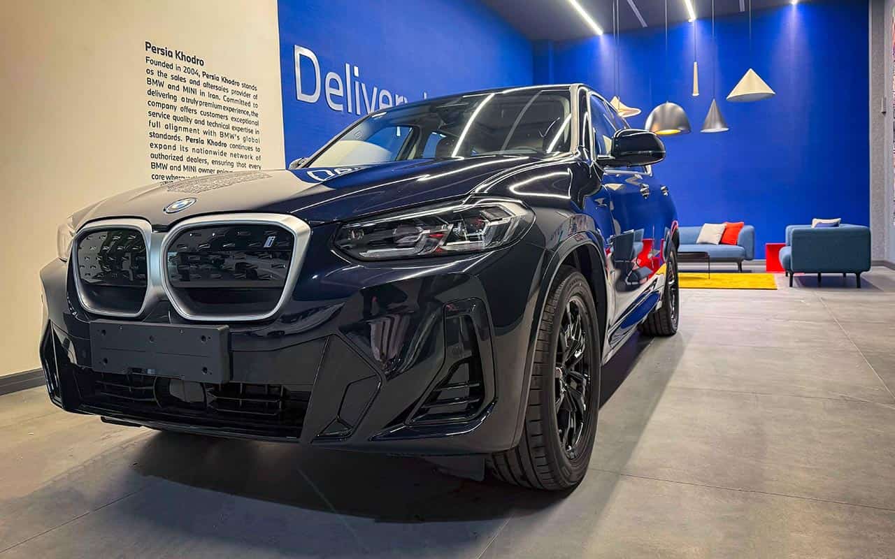 تحویل خودرو در پرشیا خودرو در 17 روز گذشته / جانبازان و مالکین بی ام و های برقی خودروهایشان را تحویل گرفتند