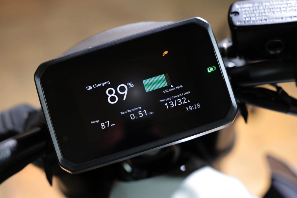 صفحه نمایش رنگی واضح هوندا WN7