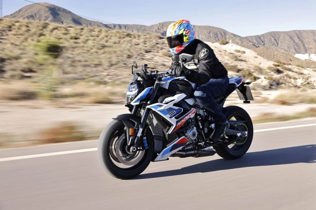 بی ام و M1000R
