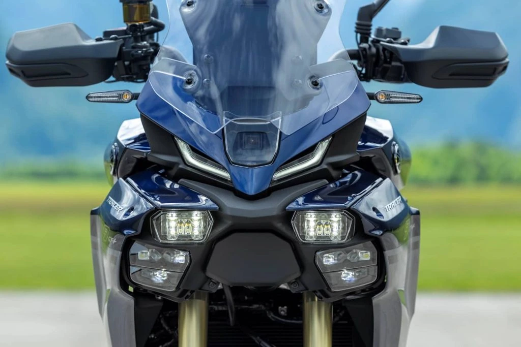 چراغهای LED ماتریکسی تطبیقی