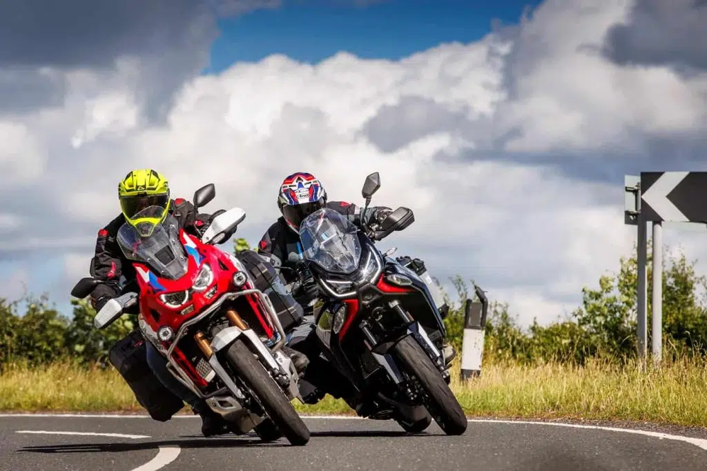 رقابت مورینی X-Cape 1200 با Honda Africa Twin