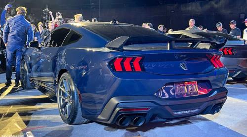 2024-ford-mustang-dark-horse-live-1-1-800x445